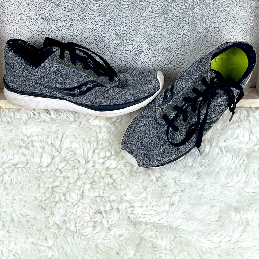 Saucony Black Grey Kinetic Relay Sneakers GUC Size 7